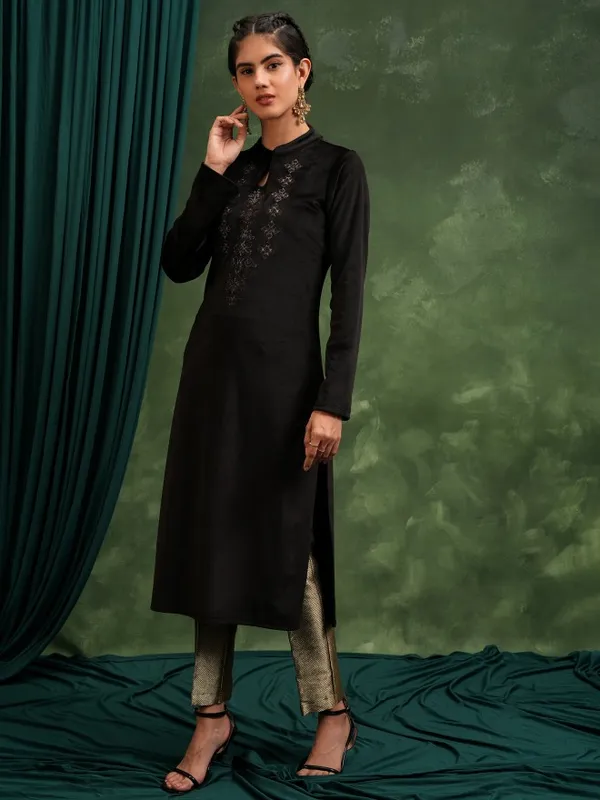 Embroidered Straight Kurta