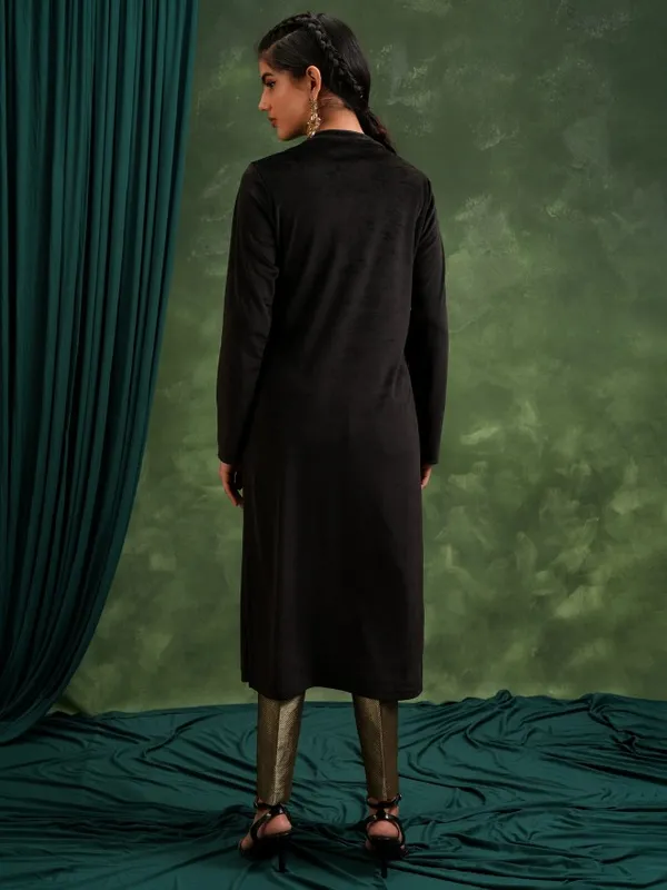 Embroidered Straight Kurta
