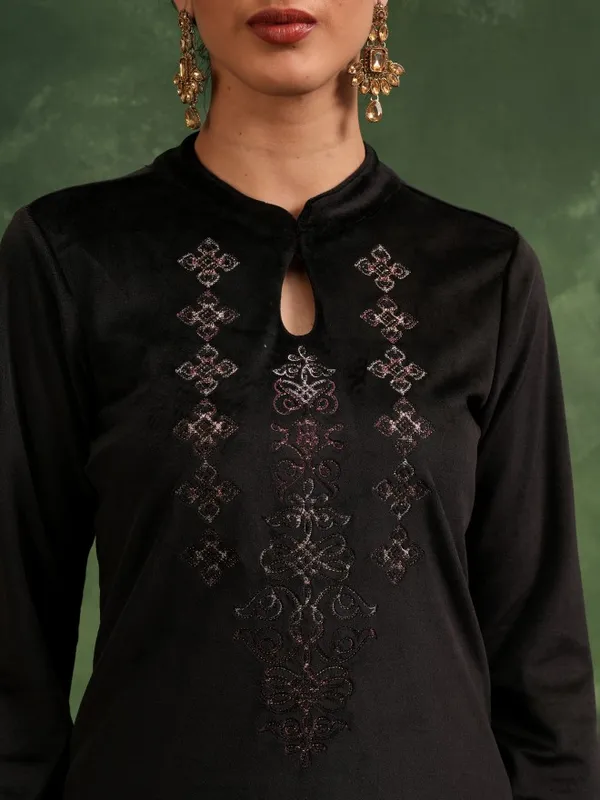 Embroidered Straight Kurta