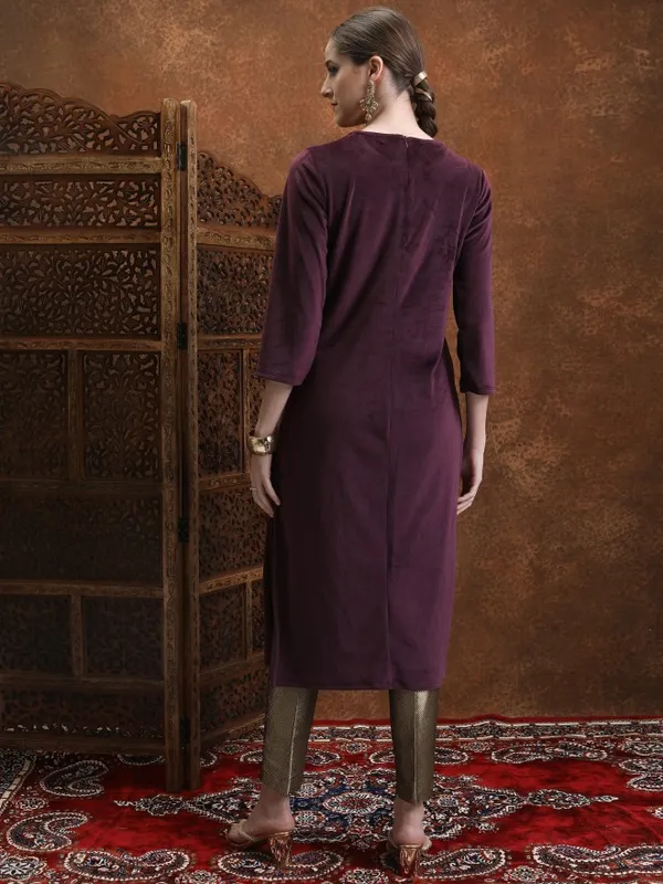  Vishudh Women Purple Embroidered Straight Kurtas