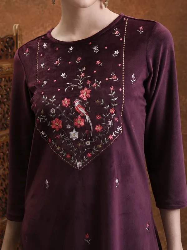  Vishudh Women Purple Embroidered Straight Kurtas