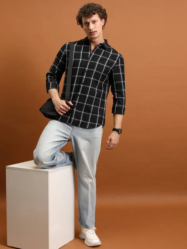  Highlander Men Black Checked Slim Fit Casual Shirts