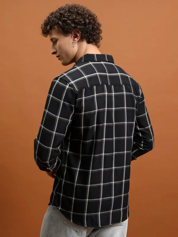  Highlander Men Black Checked Slim Fit Casual Shirts