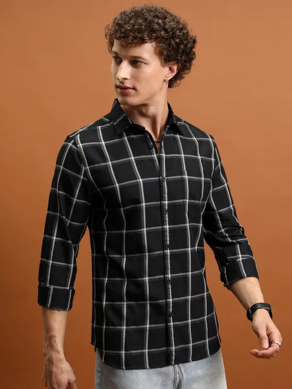  Highlander Men Black Checked Slim Fit Casual Shirts
