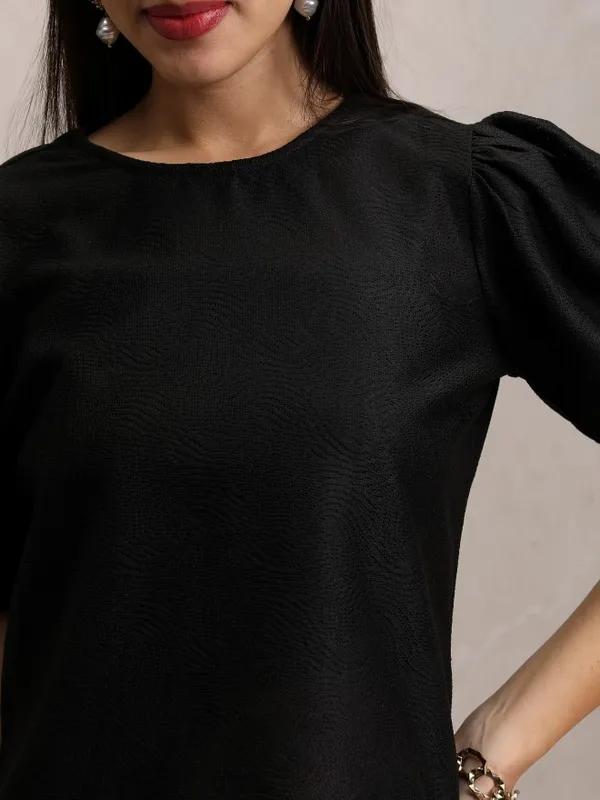  Tokyo Talkies Women Black Self Design Regular Tops