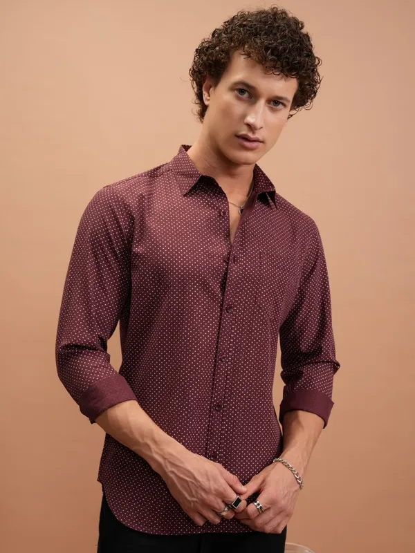 Highlander Men Maroon Printed Slim Fit Casual Shirts
