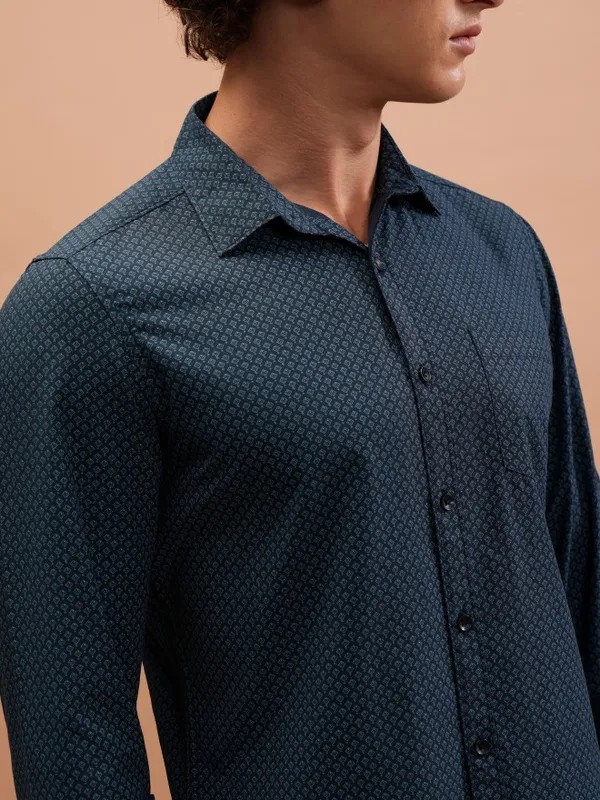 Highlander Men Navy Blue Printed Slim Fit Casual Shirts