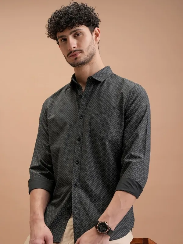  Highlander Men Black Printed Slim Fit Casual Shirts