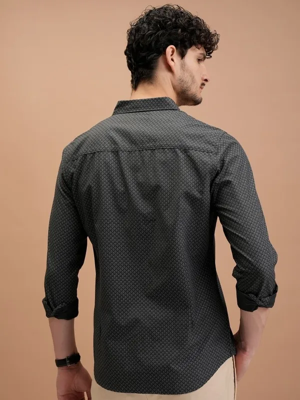  Highlander Men Black Printed Slim Fit Casual Shirts