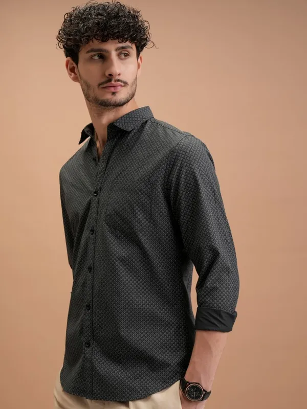  Highlander Men Black Printed Slim Fit Casual Shirts