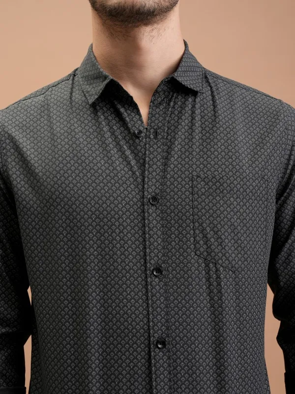  Highlander Men Black Printed Slim Fit Casual Shirts