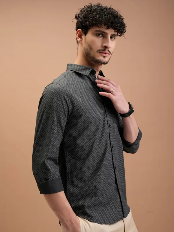 Highlander Men Black Printed Slim Fit Casual Shirts