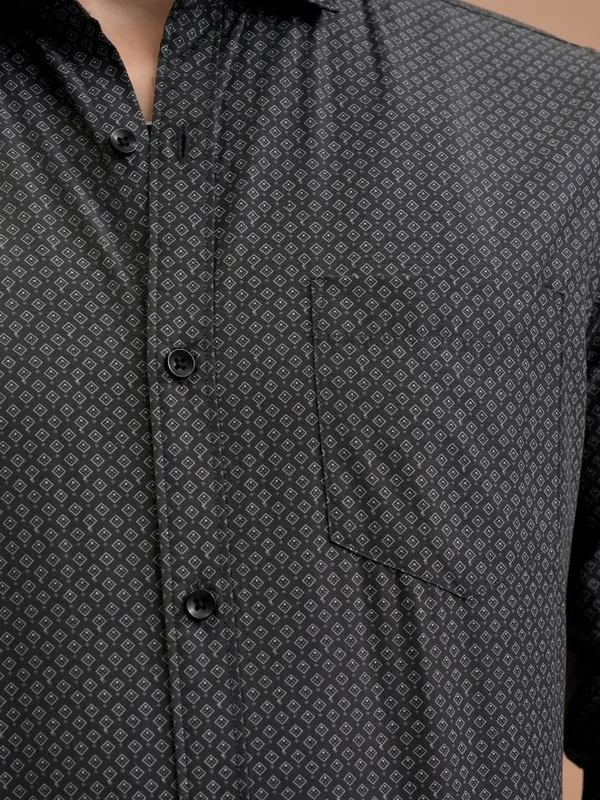  Highlander Men Black Printed Slim Fit Casual Shirts