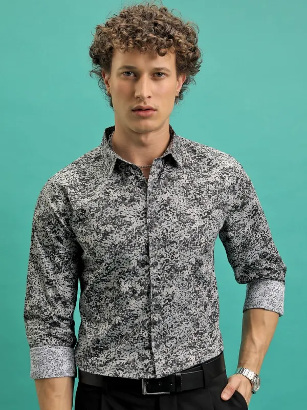  Highlander Men Grey Printed Slim Fit Casual Shirts