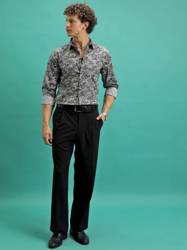  Highlander Men Grey Printed Slim Fit Casual Shirts