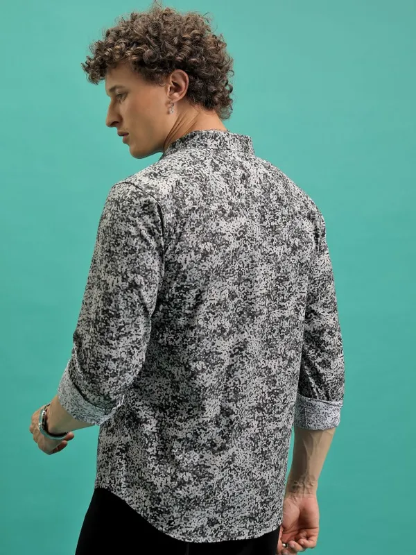  Highlander Men Grey Printed Slim Fit Casual Shirts