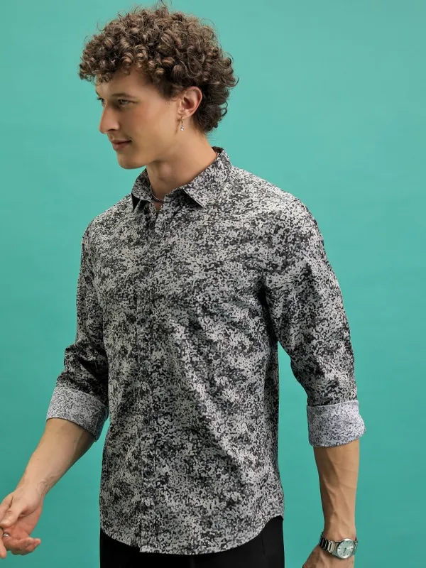  Highlander Men Grey Printed Slim Fit Casual Shirts
