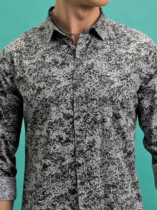  Highlander Men Grey Printed Slim Fit Casual Shirts