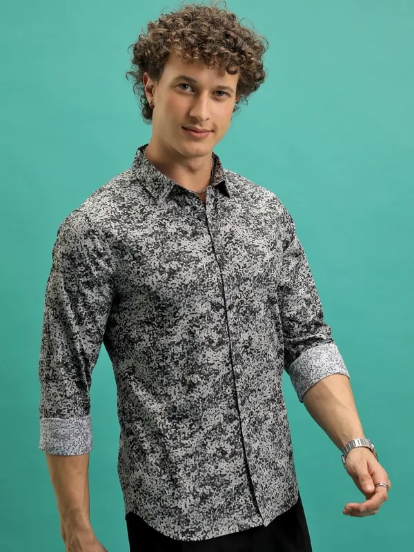  Highlander Men Grey Printed Slim Fit Casual Shirts