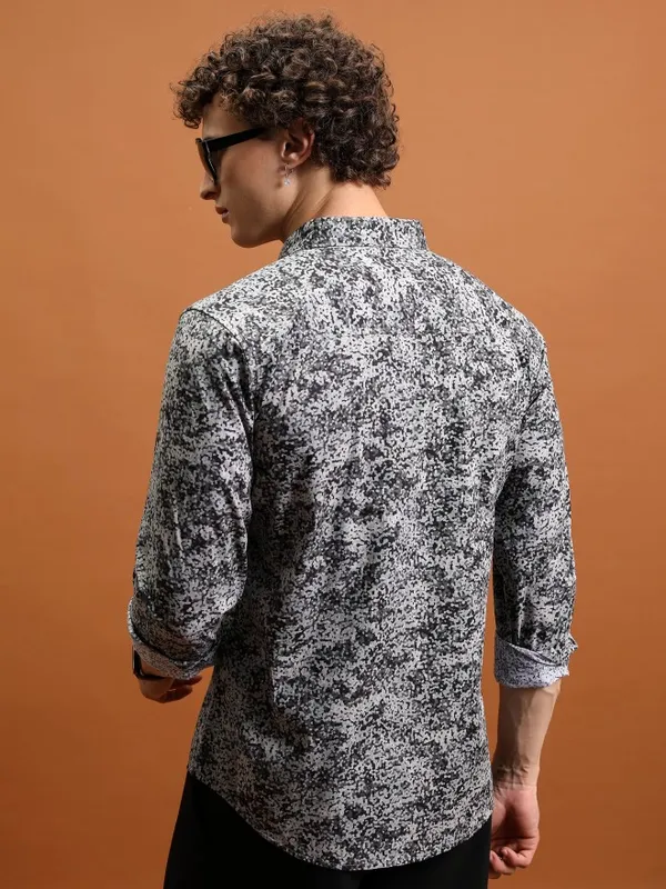  Highlander Men Grey Printed Slim Fit Casual Shirts