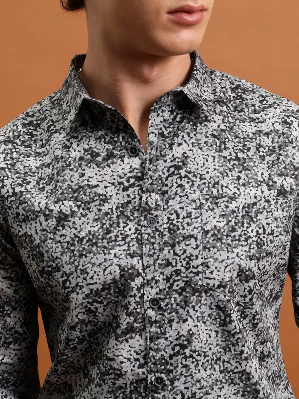  Highlander Men Grey Printed Slim Fit Casual Shirts