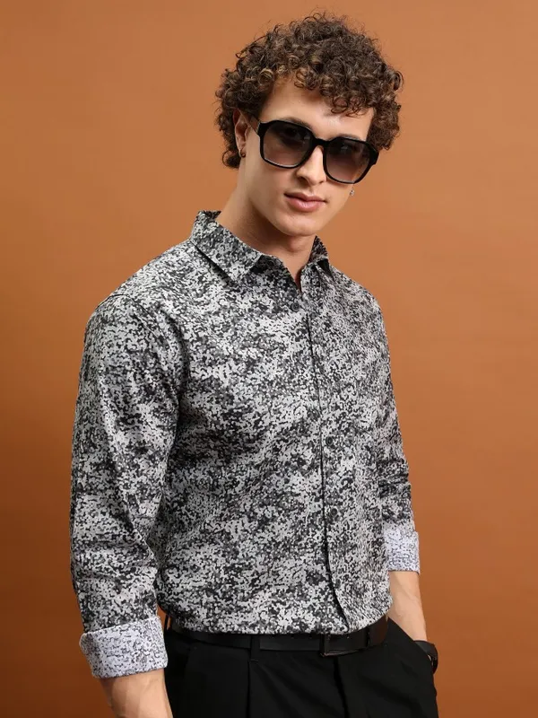 Highlander Men Grey Printed Slim Fit Casual Shirts