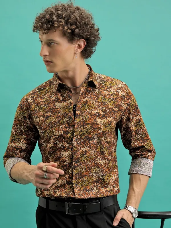  Highlander Men Brown Printed Slim Fit Casual Shirts