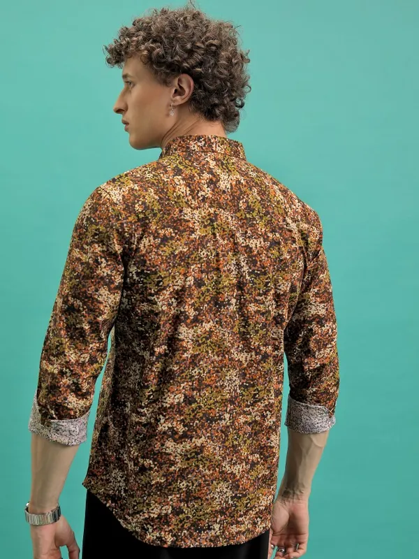  Highlander Men Brown Printed Slim Fit Casual Shirts