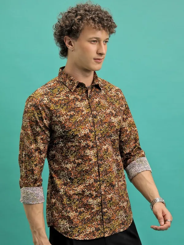  Highlander Men Brown Printed Slim Fit Casual Shirts