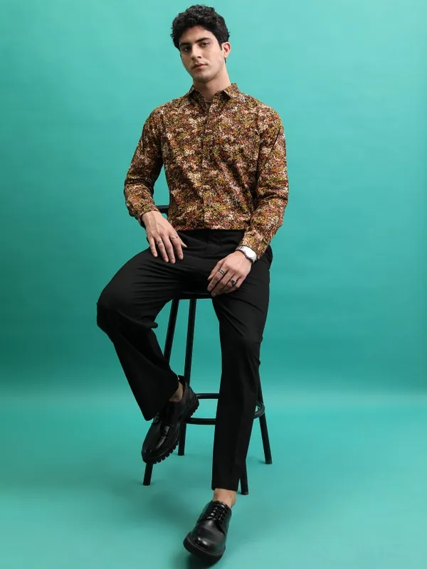  Highlander Men Brown Printed Slim Fit Casual Shirts