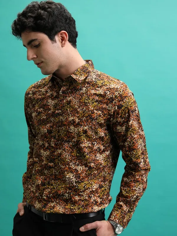  Highlander Men Brown Printed Slim Fit Casual Shirts