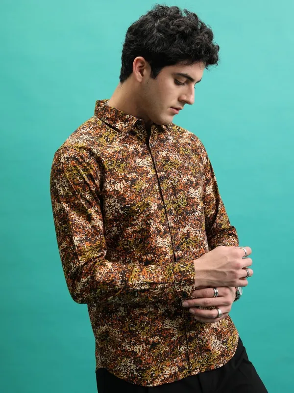  Highlander Men Brown Printed Slim Fit Casual Shirts