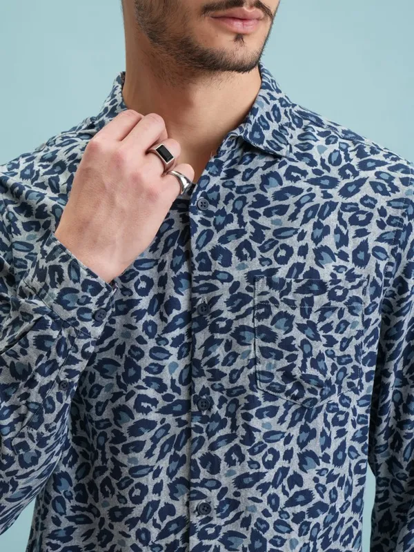  Highlander Men Grey Printed Slim Fit Casual Shirts