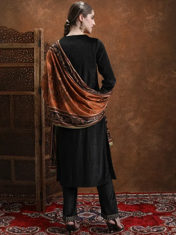  Vishudh Women Black Self Design Kurta Sets
