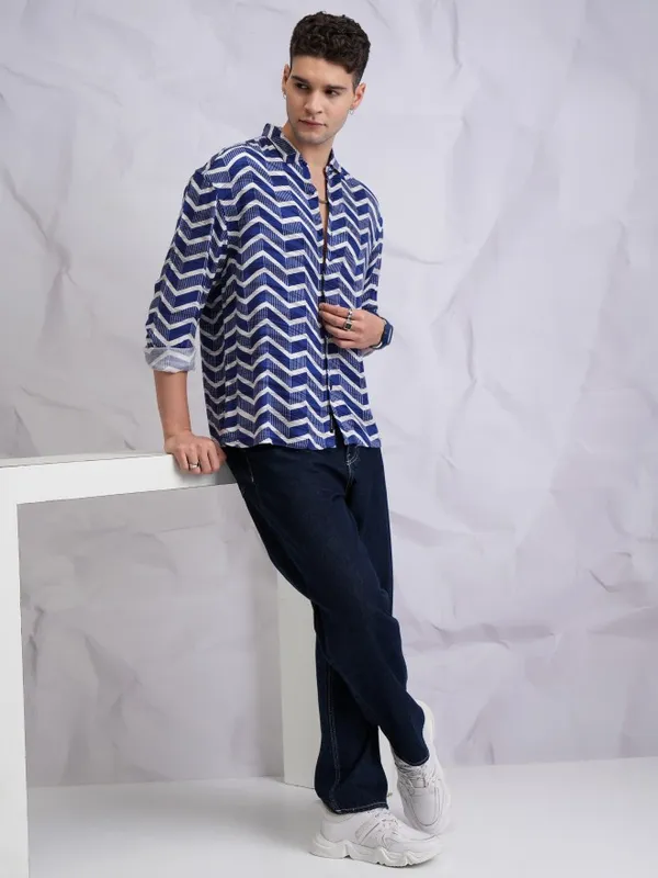  Highlander Men Blue Printed Oversized Fit Casual Shirts