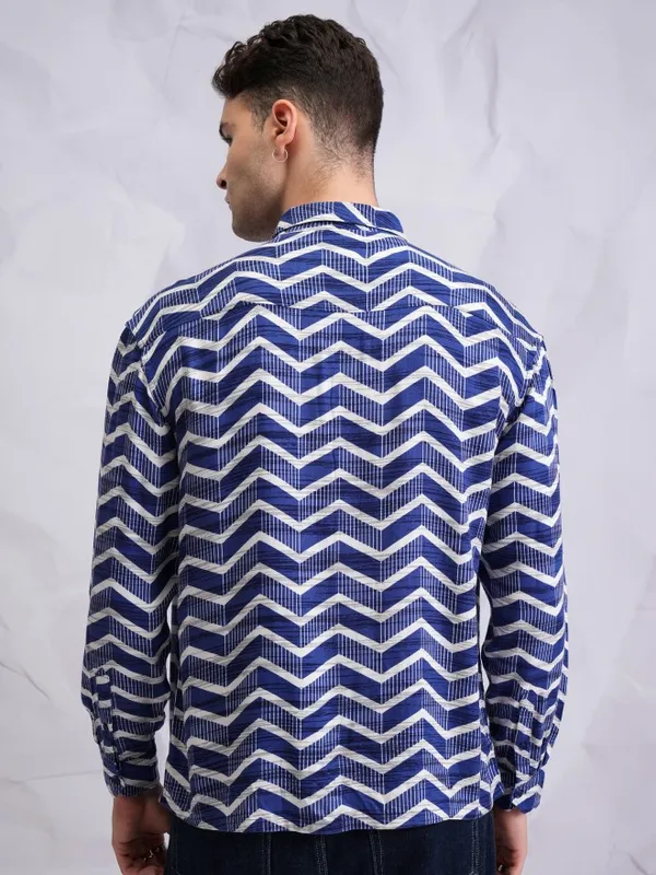  Highlander Men Blue Printed Oversized Fit Casual Shirts