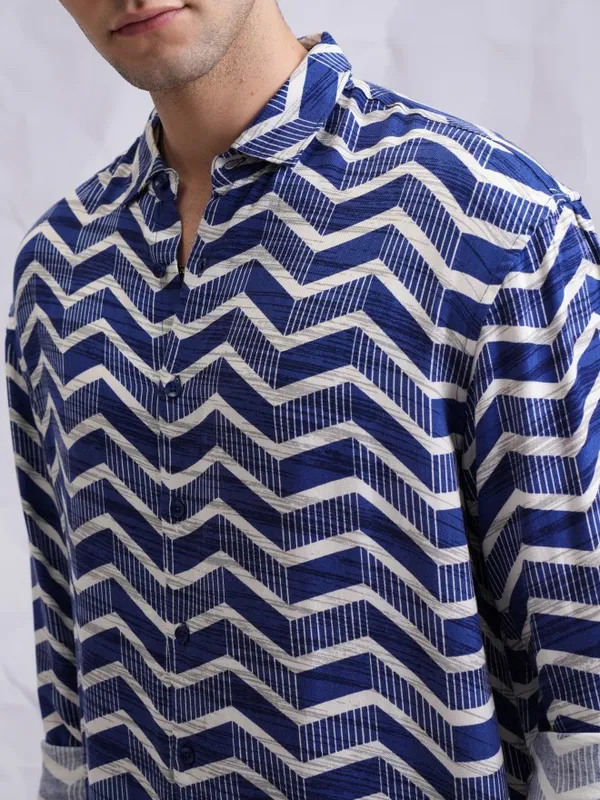  Highlander Men Blue Printed Oversized Fit Casual Shirts