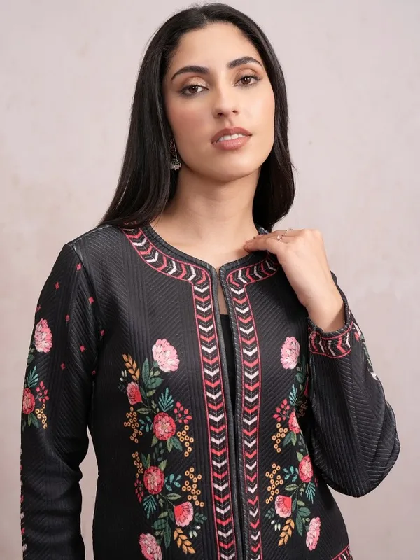 Vishudh Women Black Quilted Jacket