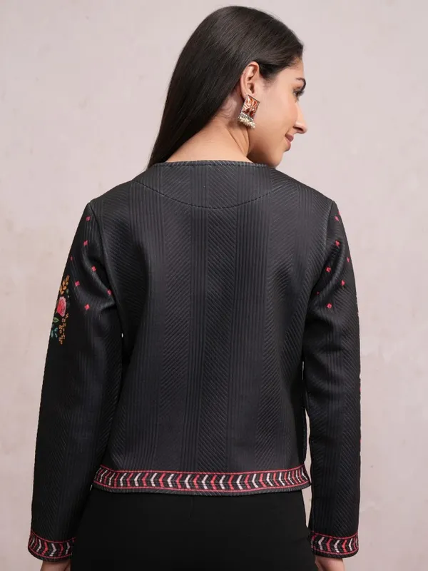 Vishudh Women Black Quilted Jacket