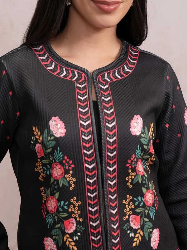 Vishudh Women Black Quilted Jacket