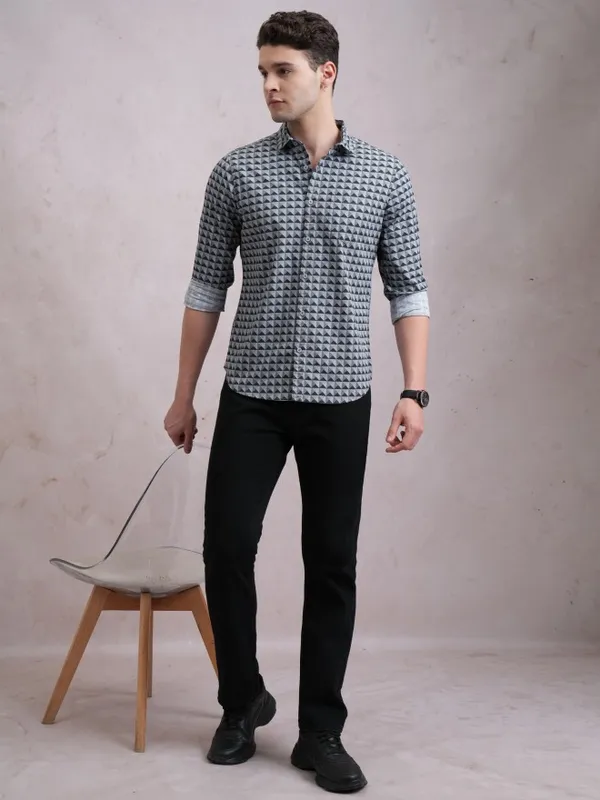  Highlander Men Grey Printed Slim Fit Casual Shirts