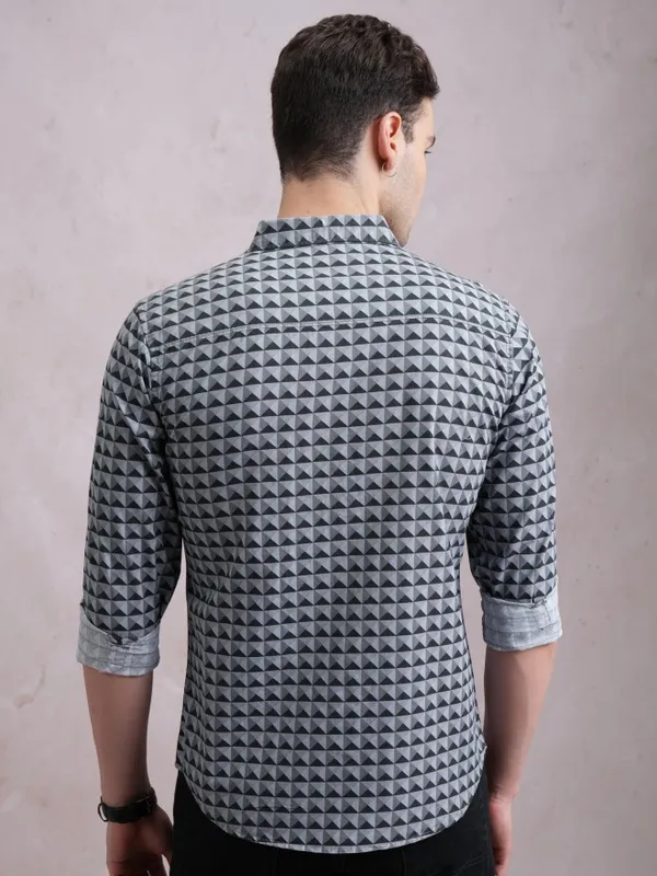  Highlander Men Grey Printed Slim Fit Casual Shirts