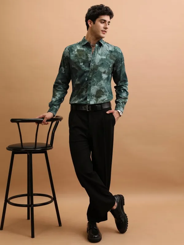  Highlander Men Green Printed Slim Fit Casual Shirts