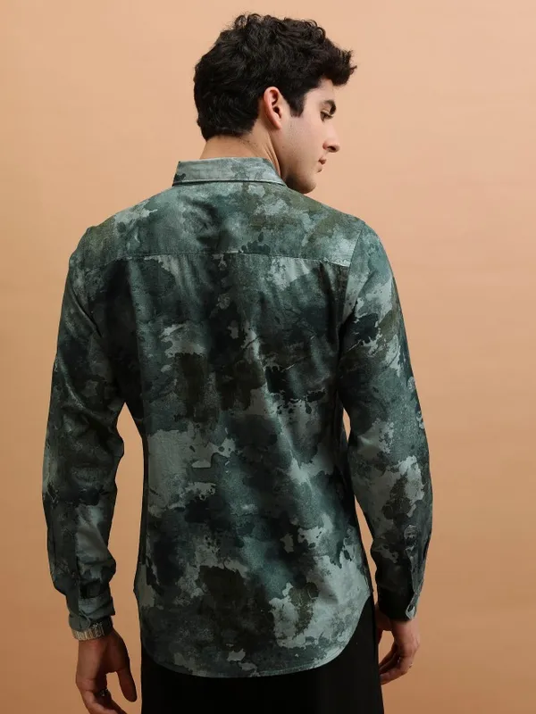  Highlander Men Green Printed Slim Fit Casual Shirts