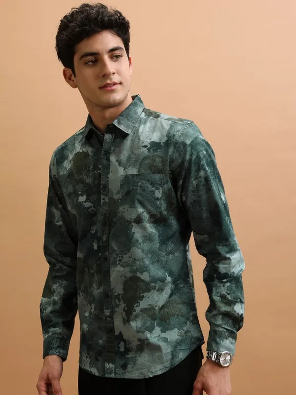  Highlander Men Green Printed Slim Fit Casual Shirts