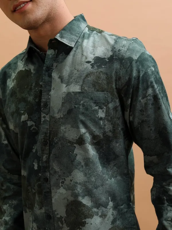  Highlander Men Green Printed Slim Fit Casual Shirts