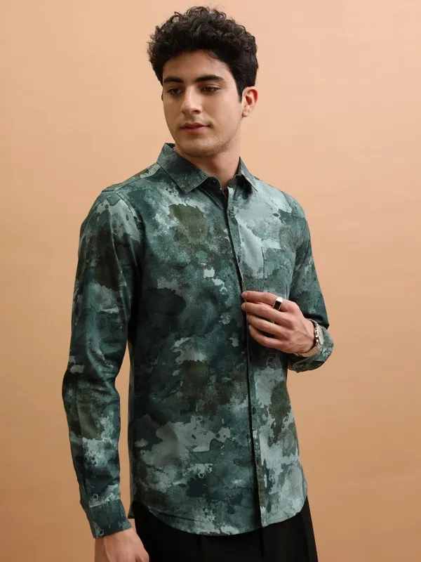  Highlander Men Green Printed Slim Fit Casual Shirts