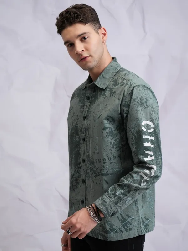 Highlander Men Green Printed Regular Fit Casual Shirts