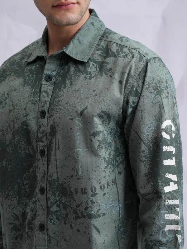  Highlander Men Green Printed Regular Fit Casual Shirts