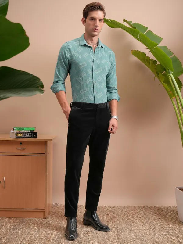 Locomotive Men Sage Textured Slim Fit Casual Shirts